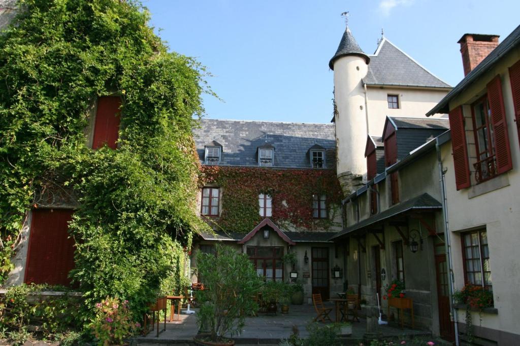 Castel Hotel 1904 Saint-Gervais-d'Auvergne Bagian luar foto